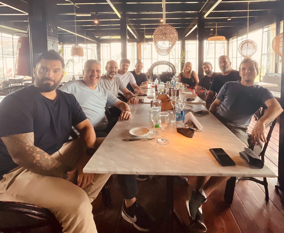 F5 Day - Team MCA - LATAM

Después de un largo tiempo, disfrutamos de un cálido almuerzo en conmemoración al #BeF5 day junto al team F5 Argentina.
Anhelo volver a compartir estos momentos, tan agradables como en el pasado con las otras regiones del equipo de MCA.
#BeF5 !!!