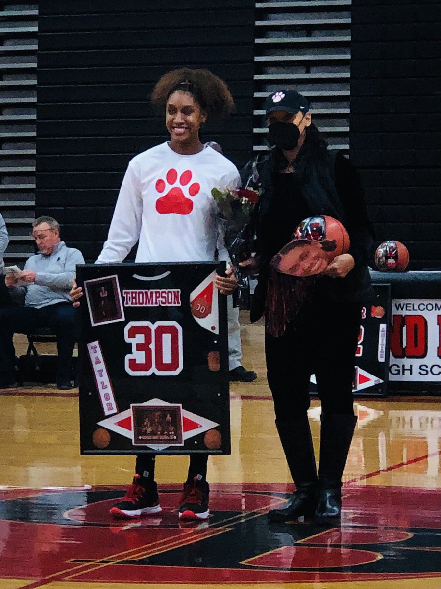 GB_Girls_Hoops's tweet photo. Senior Night!  Thank you Seniors for your dedication &amp; loyalty to your team! https://t.co/VgaN8BuJCd