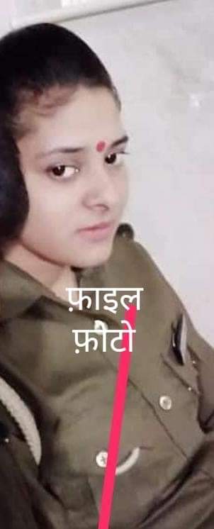 Bharatrug's tweet photo. अपडेट #उन्नाव हादसा बहुत दुःखद है ।।।।*‼️

1 शशिकला यादव( सिपाही),2 ड्राइवर कृष्णेन्द्र ( हेड कांस्टेबल), 3 रीता कुशवाहा*
*तीनों दबे हैं ( संभावित मृतक ) आनंद (कांस्टेबल) जीवित बाहर निकला इनोवा 2908 करौंदी प्वाइंट से आकर एस आर , #उन्नाव से आता ट्रक पीआरवी 112 पर  पलट गया। https://t.co/UnH7RWEnrz