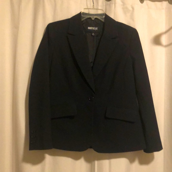 bscharm30's tweet photo. So good I had to share! Check out all the items I'm loving on @Poshmarkapp #poshmark #fashion #style #shopmycloset #vincecamuto #metrostyle: https://t.co/w8OSRiYWTn https://t.co/6aVg0Wm6Xd