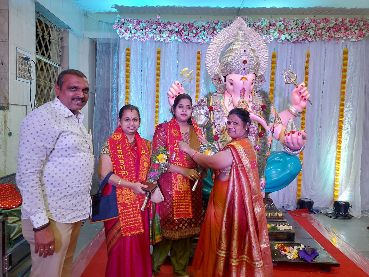 KuldeepS_BJP's tweet photo. गणेशजन्मा निमित्त भेटी https://t.co/hsaU7ENvtA