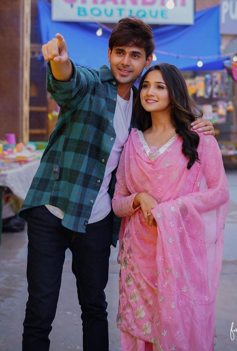 KuchTohLikhaHai's tweet photo. 4 million! Reaching 4 million views surely feels like an achievement!  
Shows once again the sheer love for #AshDeep ❤&amp; of course patience..
Kudos to each one who was streaming👏🏽👏🏽

#DilTujhkoChahe #AshDeepMV @mkblivemusic @blivemusic_in @Ashisinghh @irandeeprai https://t.co/9X6wuRy6Ab