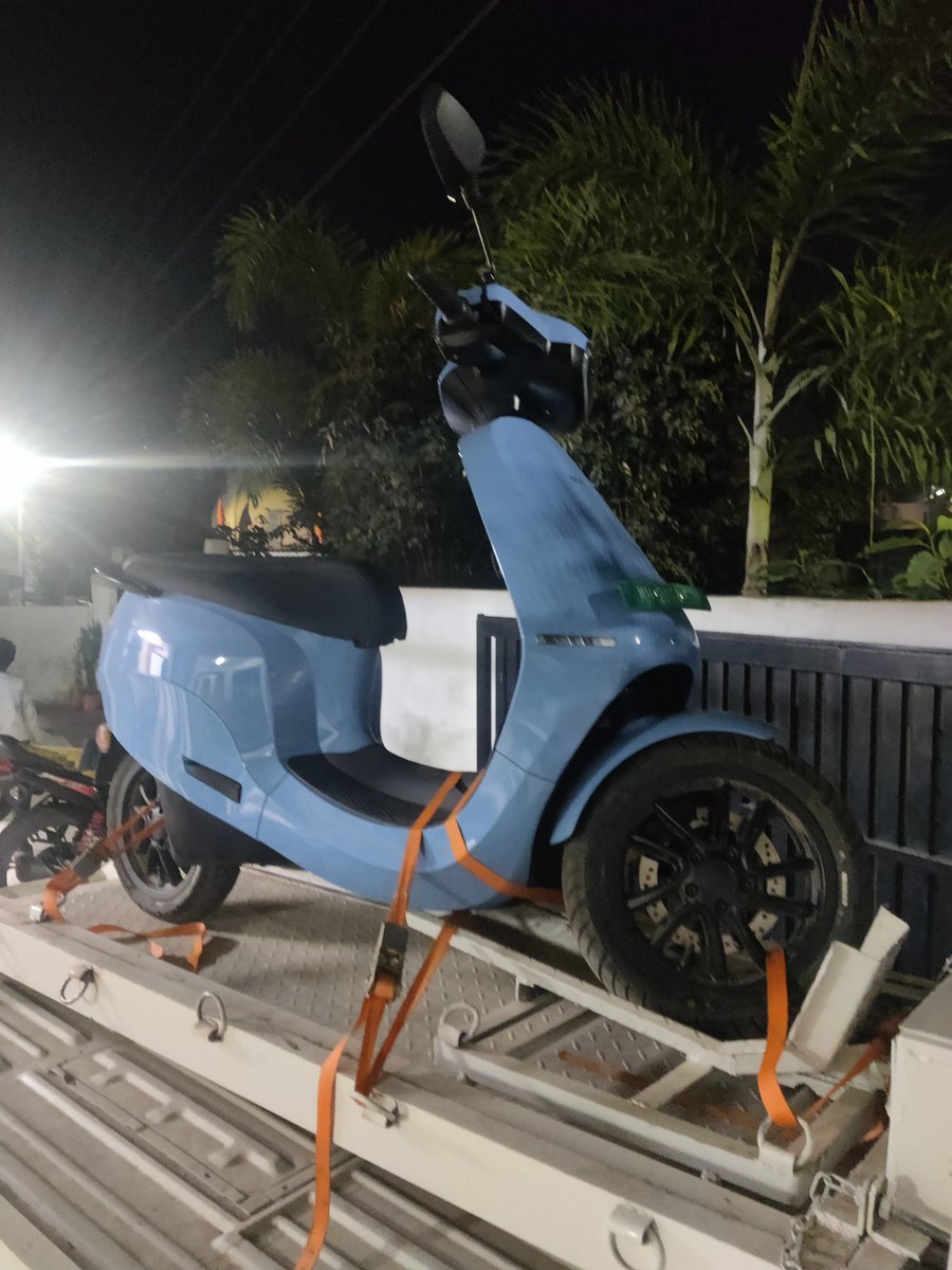Ambad's tweet photo. @OlaElectric My scooter towed to Pune Service Center on Monday due to technical fault..no updates since long time ....no phone pickup by Service center person and no proper support from OLA support. https://t.co/0qhRdrBmsC