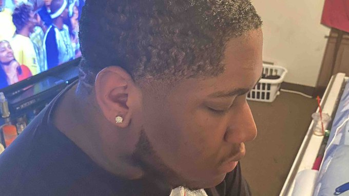 Cleavon_MD's tweet photo. Derrick Watson, high school student at Rochester New York’s Leadership Academy for Young Men died from COVID-19 on December 31, 2021. He was only 17 #PediatricSoulsLostToCovid https://t.co/imBctDK8xB https://t.co/vBzTKPSH0v