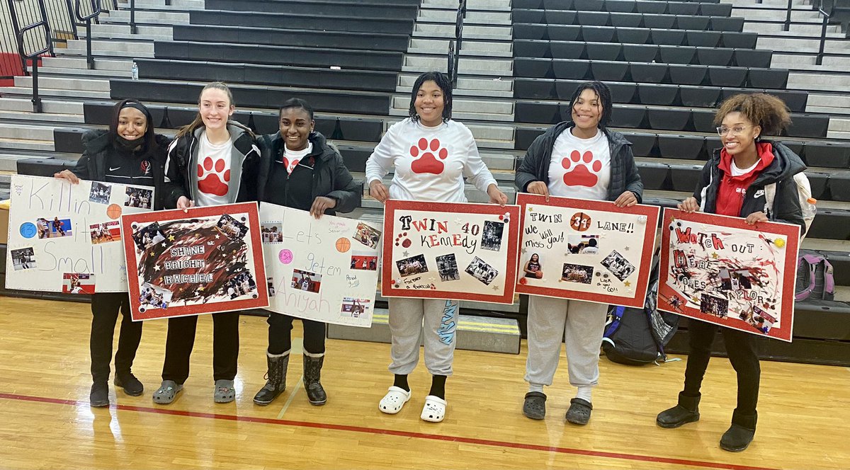 Great Senior Night 🏀❤️🏀
<a href="/GB_Girls_Hoops/">Grand Blanc Girls Basketball</a> 
Love ❤️ these ladies 😊🏀❤️