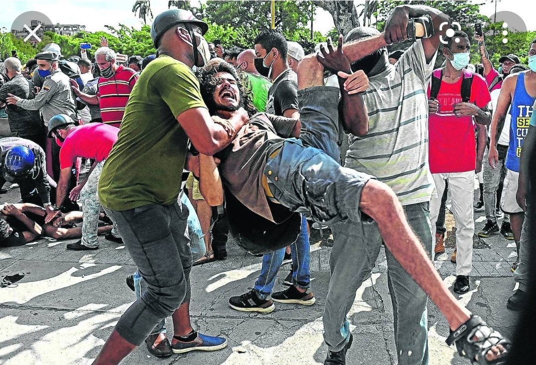 yanetCornell's tweet photo. Eso mismo decimos los Cubanos libres👉al régimen castrista. Eliminen el bloqueo interno que le tienen impuesto a los de a pie. #EliminenLaMLC #CubaEsUnaDictadura #ElBloqueoEsInterno #EnCubaHayNiñosPresosPoliticos #800PresosPoliticos #EnCubaHayRepresion #EmbargoSi https://t.co/cq3scHP3wB
