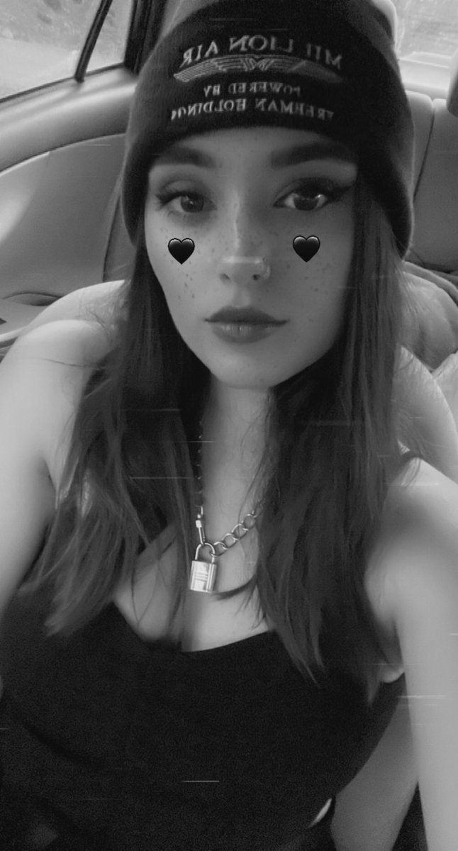 Kitkat314159's tweet photo. I can never choose between color and black and white. Oh yeah, and hi Twitter, been awhile https://t.co/EaKp1pPoQ7