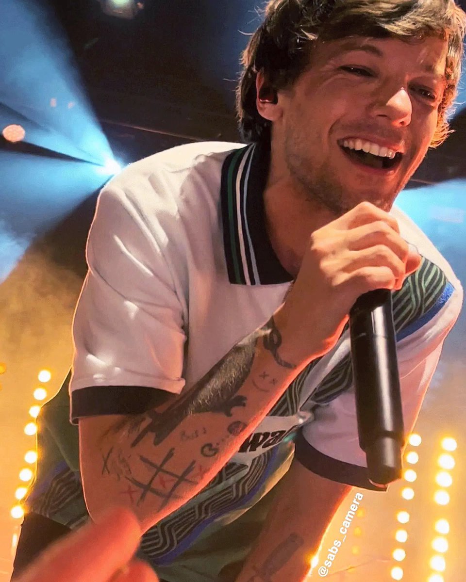 tommolt_28's tweet photo. I vote #Louies at the #iHeartAwards for  #BestFanArmy https://t.co/yLevzriesG