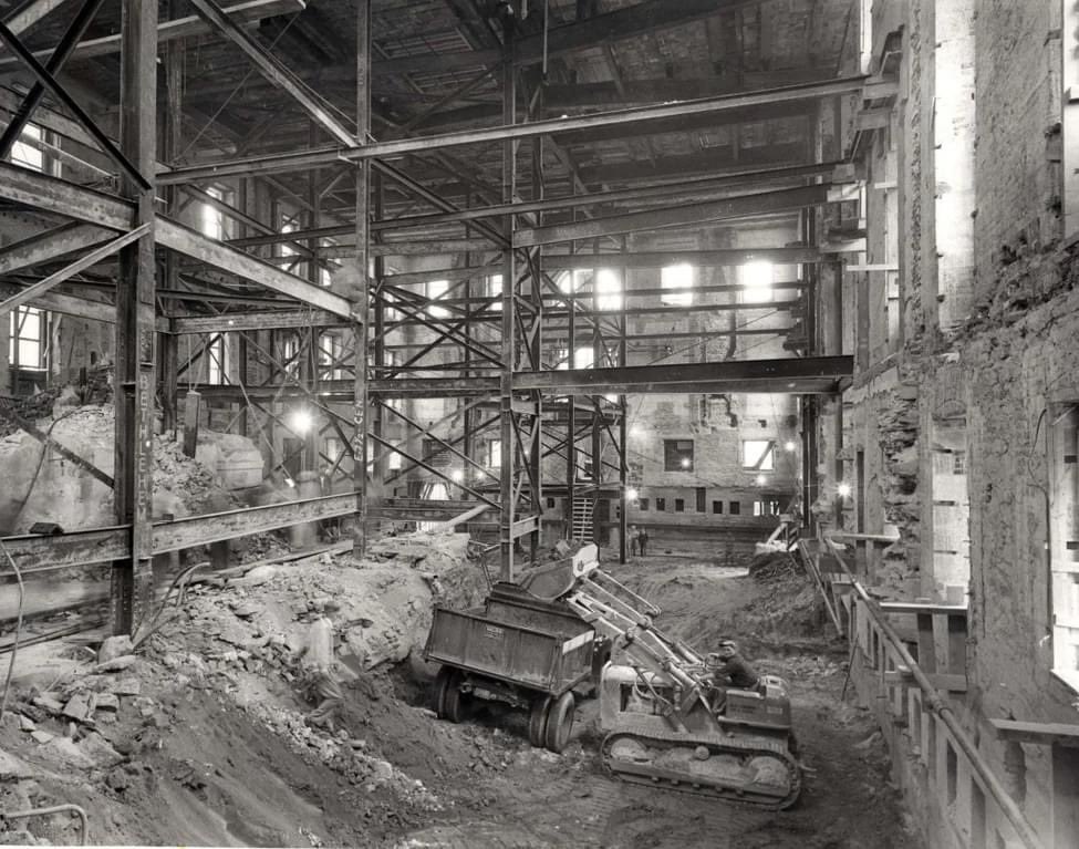 AntiToxicPeople's tweet photo. A lot of people don’t know that The White House was completely gutted and rebuilt from 1948-1952. https://t.co/XA3jUYDgys