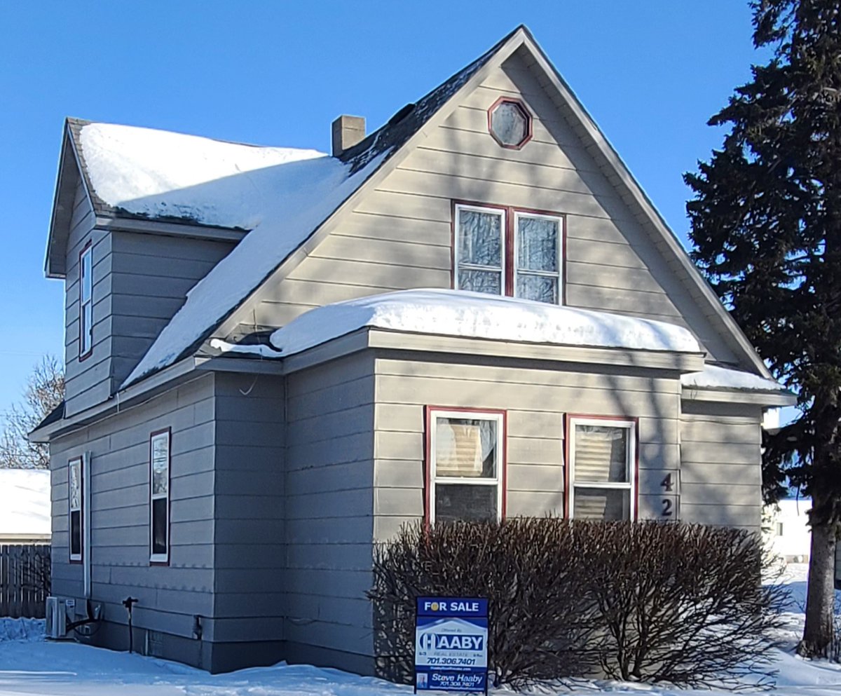 HaabyRealEstate's tweet photo. ***NEW LISTING***

3 BR/2 Bath/2-Stall in Wyndmere - $114,900

Follow the link below for full details &amp; more pics:

https://t.co/1Vq32B2RtH 
 
Offered By:

Steve Haaby - Broker - Haaby Real Estate
701.306.7401 - https://t.co/WC01KTBgDc
SteveHaaby@HaabyRealEstate.com https://t.co/m9FPNm9iAl