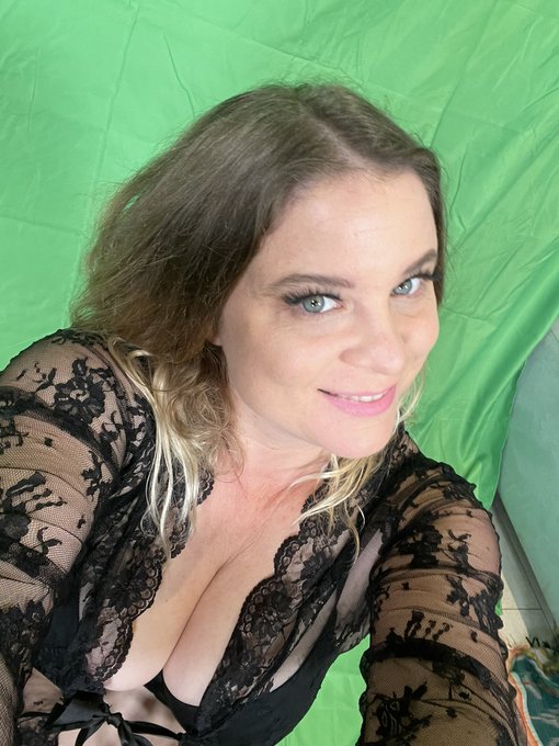 Check out my new Green screen #amateurvideos #AmateurContent #amateurphotography https://t.co/IrRq7l