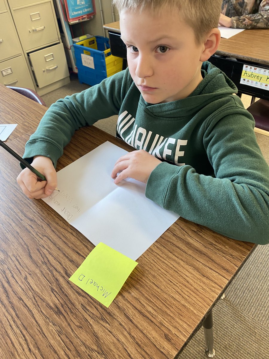 MissSears112's tweet photo. Students make valentines for residents of Kettle Moraine Gardens! #KSDpride https://t.co/T5DTT5aUDx