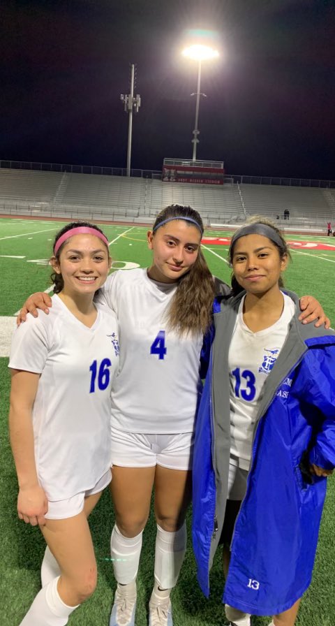 darbs222's tweet photo. 💙⚡️⚽️ Lady Flashes beat Hueneme on the road 5-1. Marlene Gonzalez 2, Athena Sanchez 2 and Jenny Abrego 1. Jenny Abrego, Marlene Gonzalez, Estrella Alonzo, Karissa Terrazas and Emely Garcia all had assist. @vcspreps @JennyAbrego10 @AthenaSanchez06 https://t.co/wmo9peTlfk