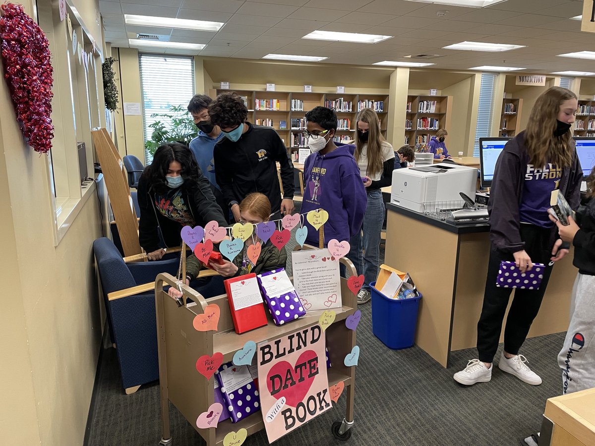 BooksMakeUSoar's tweet photo. We love it when classes come to the library!💜💛Mrs. Guymon’s 4th period class…many brave students checked out some “blind date” books. ♥️📚 Swing by the library if you are interested in checking one out too. #wrh #falconreaders #falconstrong @WeReppinHanford @hhsfalcons https://t.co/B1gWJ5IDSk