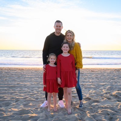 blinkinriley's tweet photo. Look at this picture of @LincolnRiley with USC's entire fanbase behind him. https://t.co/57Pd8wMhuC