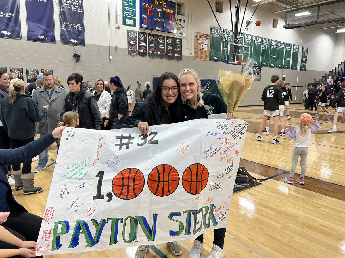 PaytonSterk's tweet photo. 1k club!! So thankful for my people!! ❤️ https://t.co/3oJHcwrdMe
