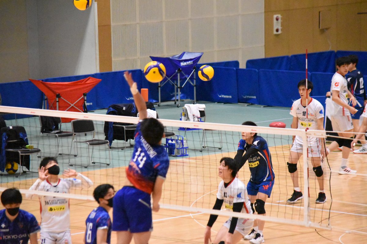 G5150tk's tweet photo. 東京の試合を見られるうちに見ておきたいと思います(^^)d
#fctokyo #YNWA
#FC東京 #fctvb
#vleage #Vリーグ #volleyball
#NeverGiveUp東京 https://t.co/QN3Wfuvfdc