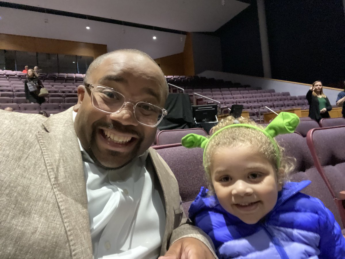 CrestonHerron's tweet photo. What a night! I enjoyed a daddy-daughter date night, watching @CollinsDrama present Shrek the Musical! We had an absolute blast! This was her first show and now she is hooked! Bravo, @KleinCollins on a spectacular performance! #KleinFamily @KleinISD @KCHStigers https://t.co/Y2niozI06C