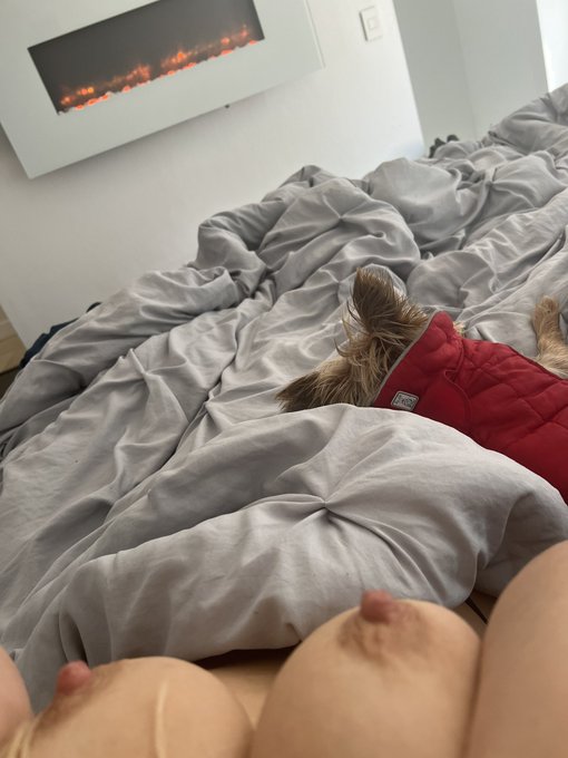 Snuggly Saturday mornings in bed 🤤 https://t.co/3a6azVWMQi<a href="/tag/hardx"class="tags"><span>#hardx</span></a><a href="/tag/mason"class="tags"><span>#mason</span></a>
