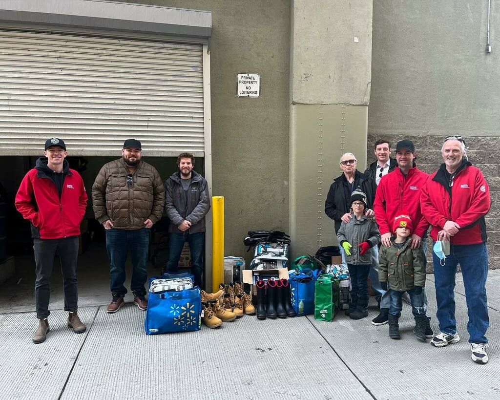 This morning for National Day of Kindness we donated a bunch of gear to @themustardseedyyc to help our cities vulnerable 🍁 #kinsmen #kin #servingthecommunity #calgary #yyc #calgaryvolunteers #supportcalgary instagr.am/p/CaK0cYZPswi/