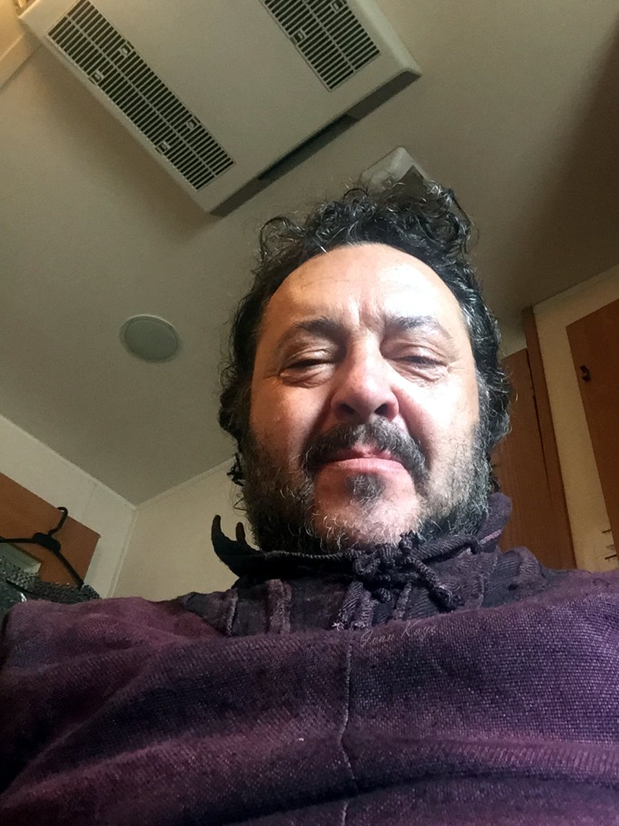 IvanKayeFans's tweet photo. Decided to give you a Selfie Saturday picture with a flashback to summer 2018. Happy weekend!😊
.
#IvanKaye #SelfieSaturday #behindthescenes #actor #actorsinreallife #beardlove #THEKing #Scrope #WhatShouldHaveBeen https://t.co/GSOtqGDcrC