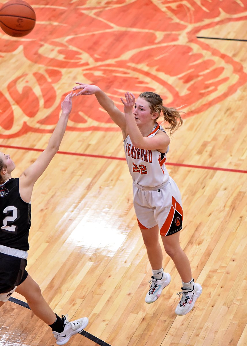 DB_SportsReport's tweet photo. Bradford's Rylee Canan nailed a 3-pointer from half-court to give the Roaders lead at the half.  She had 4 triples &amp; 13 points.  Austy Milled with 26 in win over Covington for Sectional Title.

@WOACSports @RailroaderAD @jw_gilbert  @LadyRoadersBall @darkecountynow @EFrantzMP https://t.co/Mbcx9boNTt