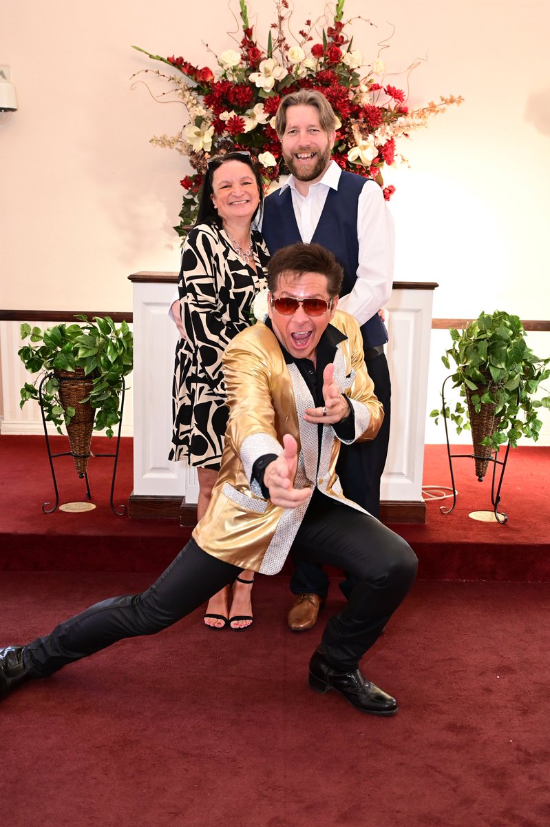 PB_legend72's tweet photo. #SaturdayNightTakeaway hi Ant and Dec my new wife is a big fan, we have just got back from Las Vegas where we were married by Elvis, any chance you can give a massive shout out to her, her name is Donna https://t.co/xWFJGNooaY