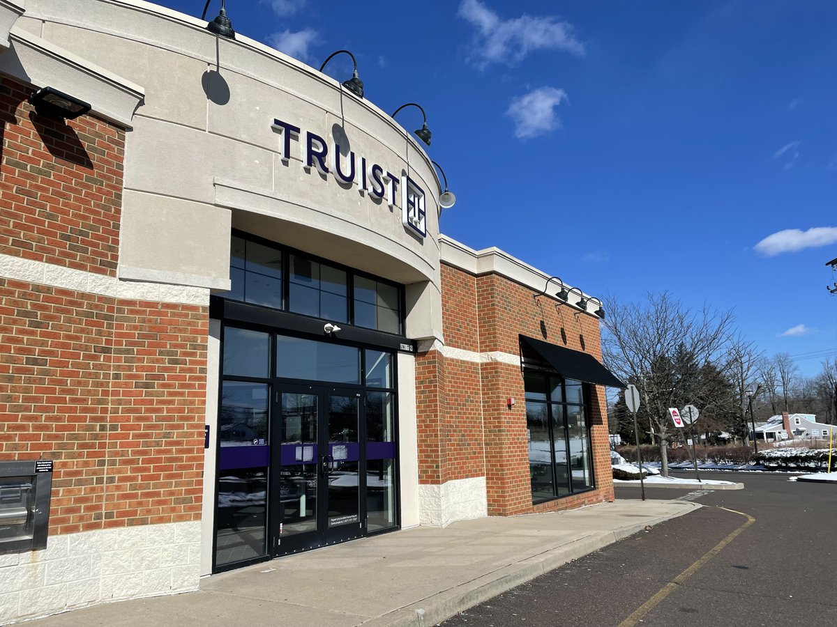 davidpalmerSPM's tweet image. Sun always shines in Philadelphia &amp;amp; now it&apos;s #TurningPurple Great week for me in the #USA seeing the #truist #BrandTransformation happen in Pennsylvania &amp;amp; NJ So proud to work with such a dedicated group of people at #Principle who time &amp;amp; again prove #wemakeithappen #Rebrand