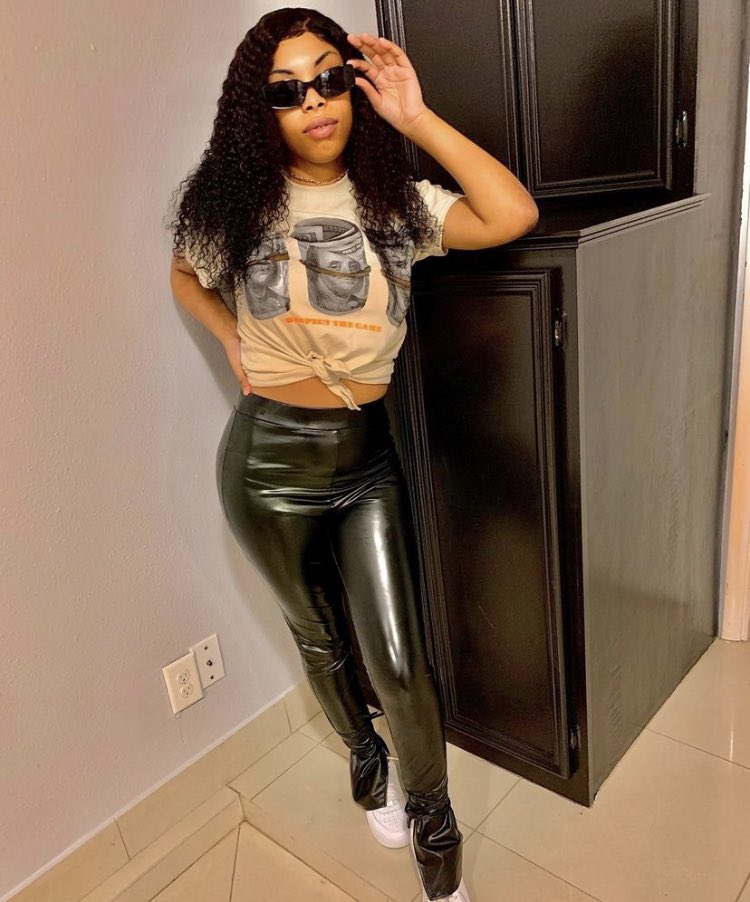 ChanteeeM's tweet image. Look, that b* a ten, her attitude bad 🔥🖤