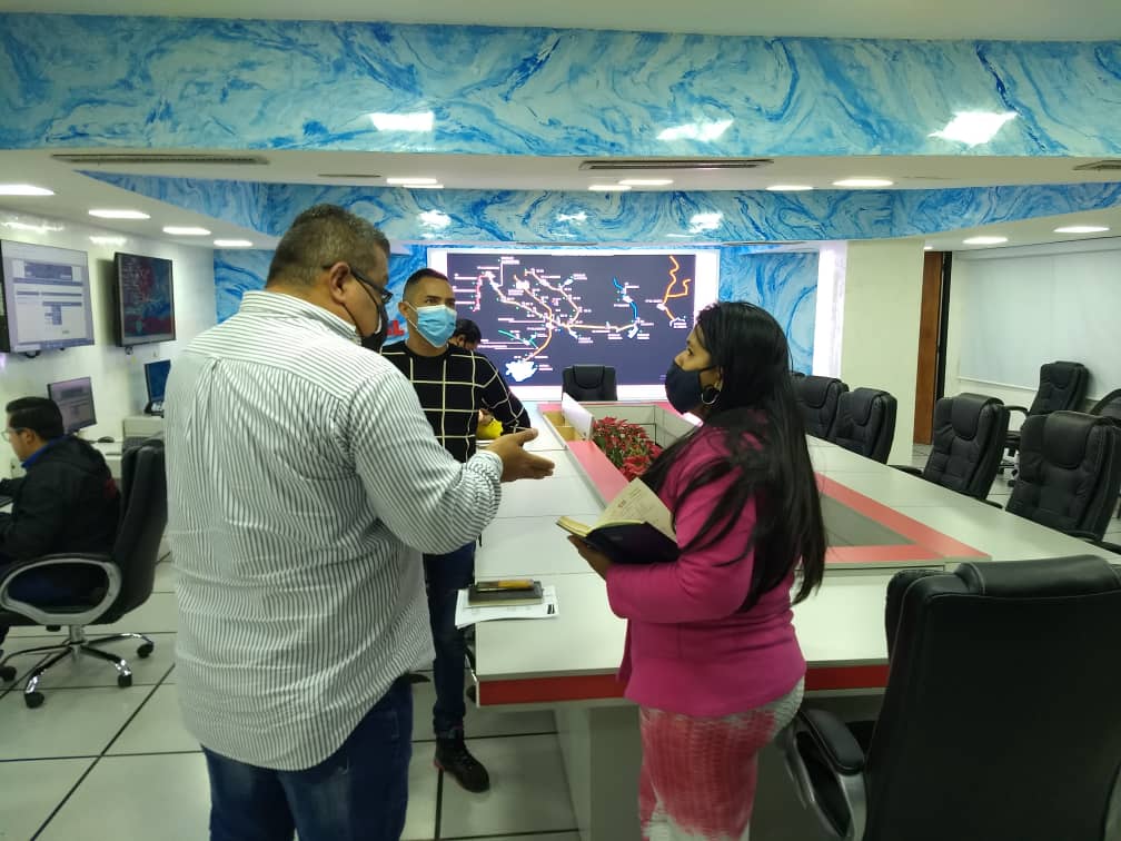 DarmasWilliams1's tweet photo. Dando cumplimiento a las orientaciones del Ciudadano Ministro @R_MarcoTorres el equipo de la Gerencia de Tecnología y Telecomunicaciones del @minaguasoficial nos trasladamos a @HidroCapital2 con el fin de sostener encuentro con los Gtes de dichas áreas y apoyarle tecnologicamente https://t.co/tYvkl1ztC0
