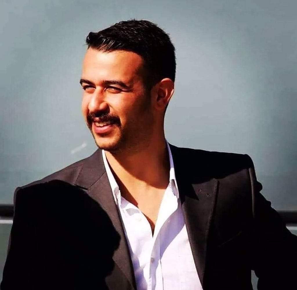 atsizoloji's tweet photo. Bu alemde vermesin bize Tanrı rahat.
Sağ yanım Bozkurt benim, sol yanım Fırat.  

#FıratYılmazÇakıroğlu https://t.co/xhXpV6oBl8