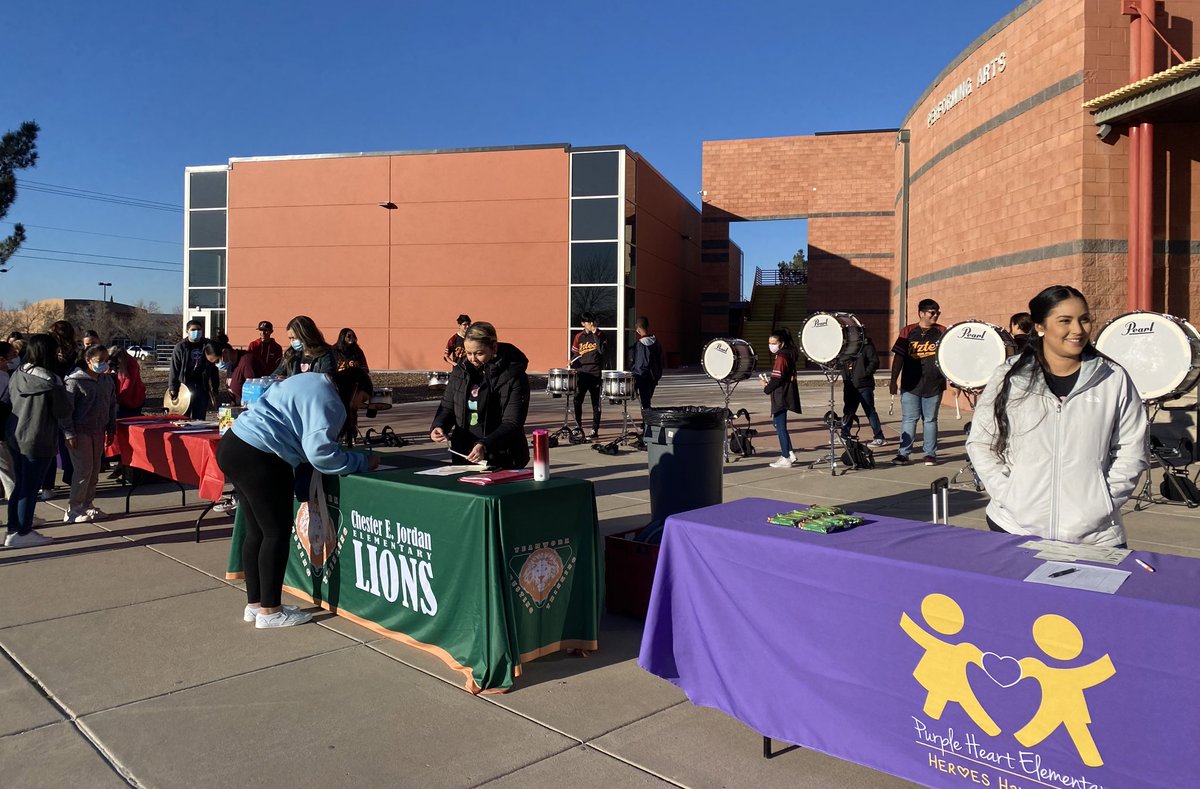 Came together as #OneEmpire this morning for our ACL camp! Future Aztecs engaged in fun &amp; collaborative learning with peers from across our feeder pattern. 

Thank you <a href="/IBAztecs/">IB Aztecs</a> <a href="/edhs_xochipilli/">Xochipilli Theatre</a> @ELDO_Boyzhoops <a href="/RReyes_EDHS/">Robert Reyes</a> <a href="/AYrigoyen_EDHS/">Anthony Yrigoyen</a> for your help and support!

<a href="/EDAztecs_HS/">Venessa Betancourt</a>