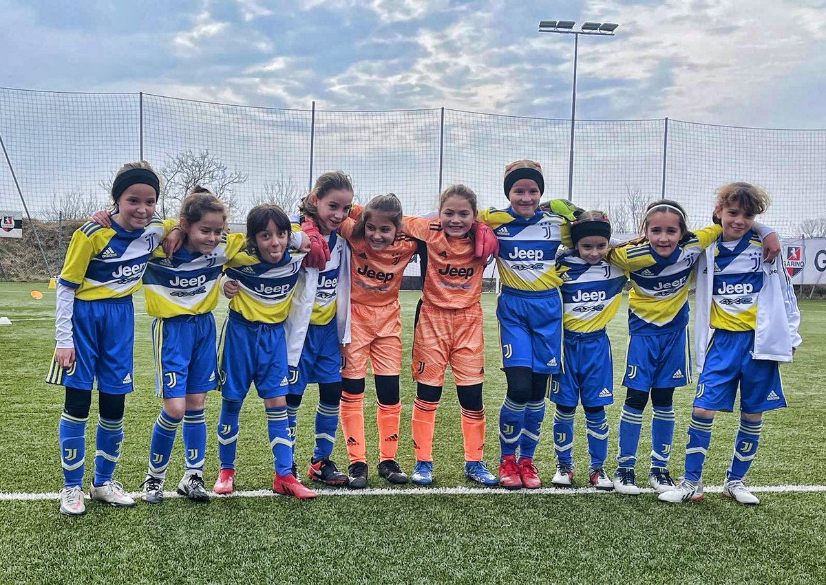 GiovaniBN's tweet photo. 📌 #Juventus, l'#Under9 femminile di Mr. Bazzara supera il primo girone del 1° Trofeo Ripartiamo. ⚪️⚫️
✅ 2-1 🆚 #Sisport
✅ 5-1 🆚 #Pianezza
✅ 2-1 🆚 #Piobesi
⚽️⚽️Angelino ⚽️⚽️Meraglia ⚽️⚽️Santuoso ⚽️Uzzolo ⚽️Porcu ⚽️Pace https://t.co/mShmqe9e7k