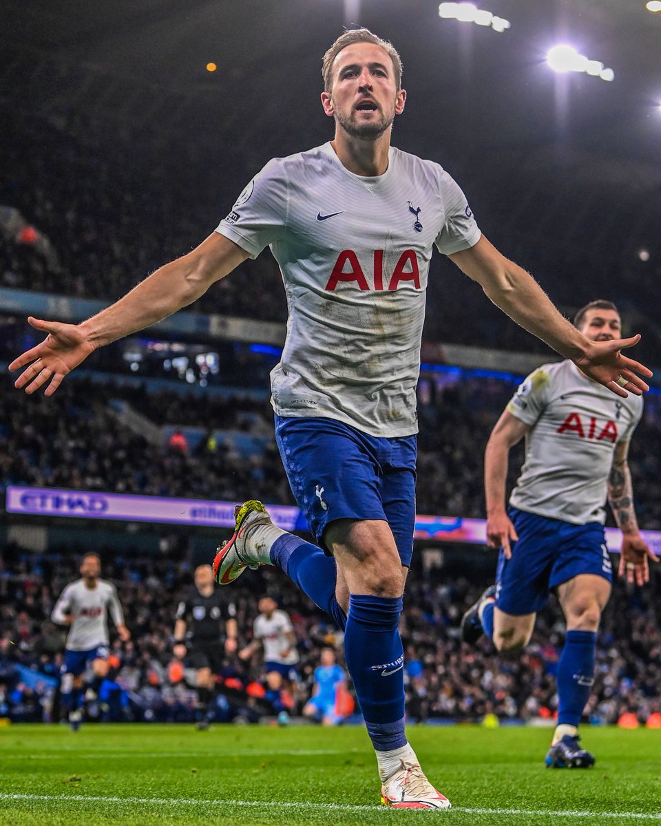thespursweb's tweet photo. Harry Kane vs Man City 

8.9 FotMob rating 
100% shot accuracy 
4 long balls
3 recoveries 
2 goals 

What. A. Performance. ⭐️⚽️ https://t.co/95Uc3R6u96
