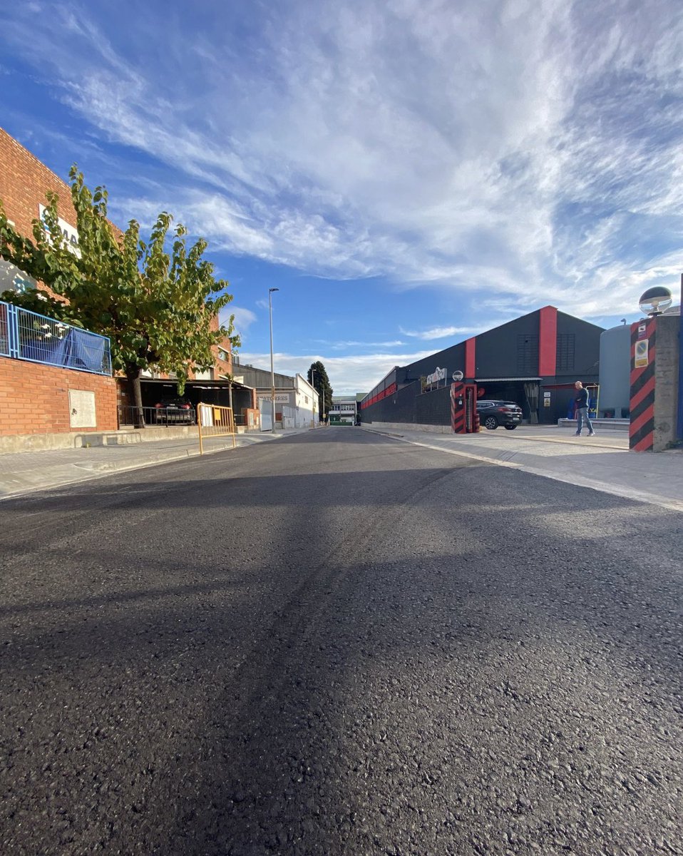 Han finalitzat les obres de millora del polígon;  esfaltat, llums led, canalitzacions llum i aigua, senyalització vial.  la col·laboració publicoprivada ha estat el seu èxit, seguim ….                    <a href="/ajuntamentbdv/">Ajuntament de Barberà del Vallès</a> <a href="/NodusBarbera/">Nodus Barberà</a>