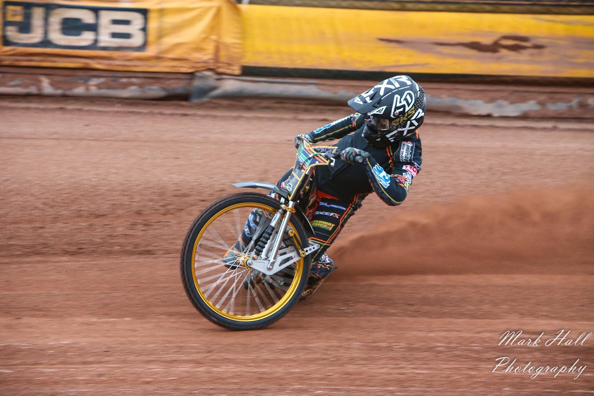 🌧 Our practice day tomorrow has unfortunately fallen victim to the weather.

Here is Connor Mountain last weekend getting in vital practice laps ahead of the new season.

Looking good, Connor! 😎

📸 Mark Hall
🦁 <a href="/Watling_JCB/">Watling_JCB</a> | #LionsRoar