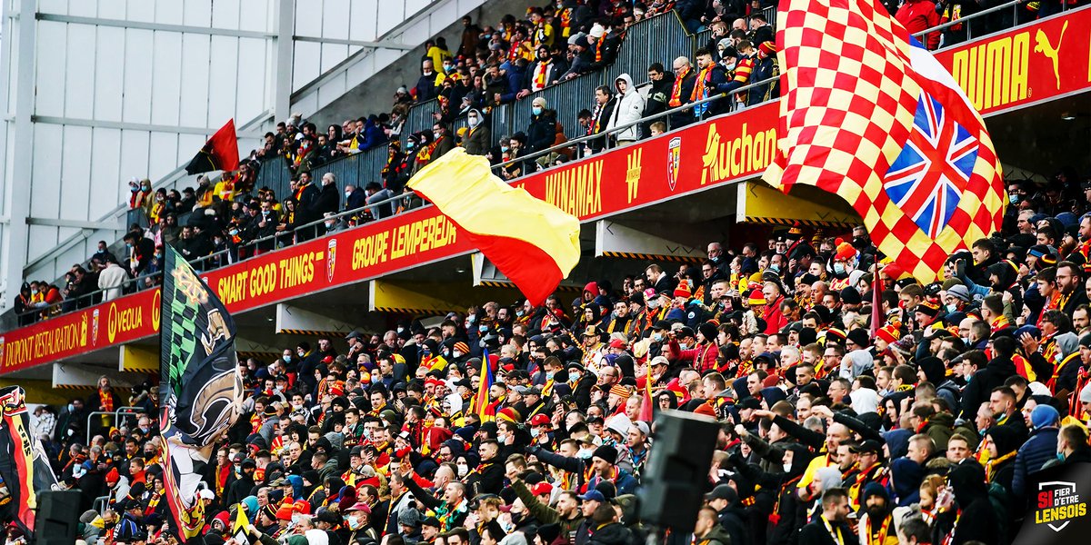RCLens's tweet photo. Ce genre de retrouvailles… ❤️💛

#SiFierDEtreLensois #RCLOL https://t.co/jOCtYMKKQe