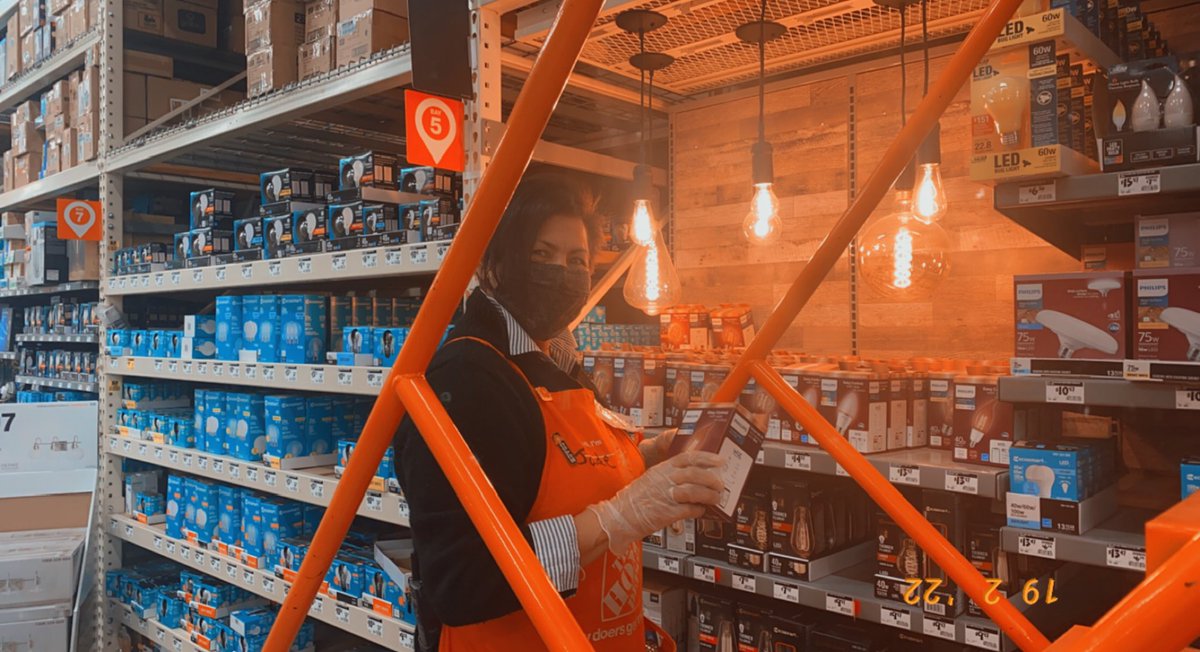 DevonPresley2's tweet photo. Yessss! Thank you so much! Jade, one of our lovely cashiers at #store8445, decided to help front face and organize our store to excel at store appearance! Well deserved bravo awarded for lending a helping hand 👊 https://t.co/3gdOwLtbdU