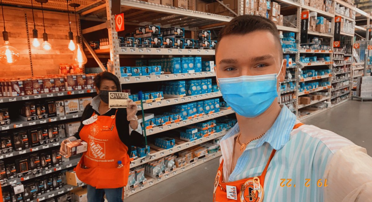 DevonPresley2's tweet photo. Yessss! Thank you so much! Jade, one of our lovely cashiers at #store8445, decided to help front face and organize our store to excel at store appearance! Well deserved bravo awarded for lending a helping hand 👊 https://t.co/3gdOwLtbdU