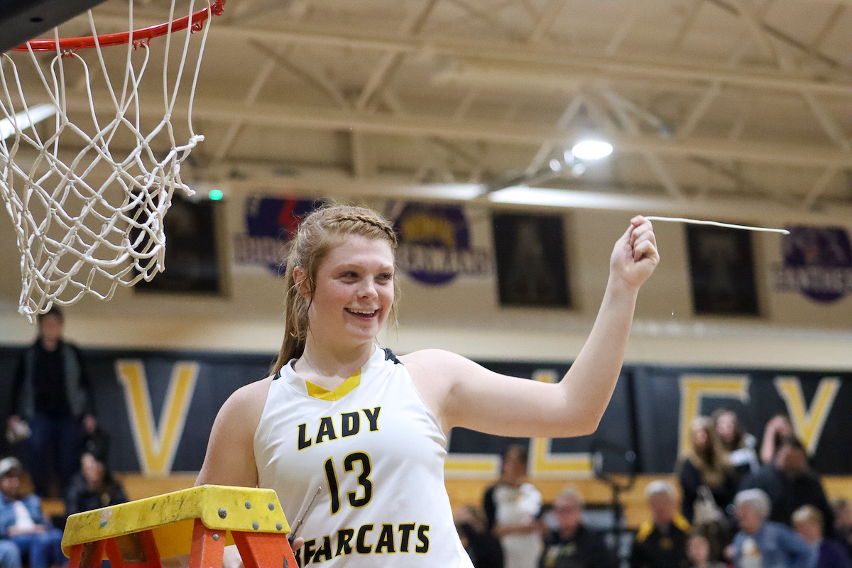 Take a look at 📸 (via <a href="/Hart_Tyler1/">Tyler Hart</a>) from <a href="/LadyCatsBasket3/">Lady Cats Basketball</a>'s win over Ironton St. Joe in a Division IV sectional final this past week.

FULL GALLERY: sosportsauthority.smugmug.com/GIRLS-HOOPS/Wi…