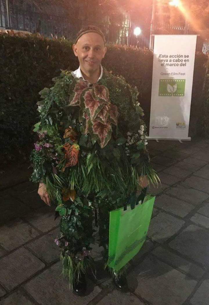 SalaEdgardo's tweet image. #VOLVE Bergman 
Te perdonamos Que eliminaste 
La licitación para comprar los 26 aviones hidratantes Y porque para vos la mejor forma de combatir los incendios era Rezar