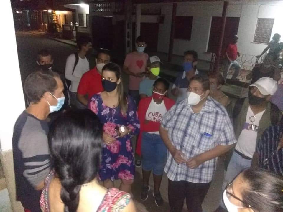 Participamos en la consulta popular del Código de las Familias en la circunscripción número 5 del municipio de #Caimito en la provincia #Artemisa. Invitamos a la población a que estudie y se lea el documento que nace de la construcción colectiva. #CubaVive <a href="/DiazCanelB/">Miguel Díaz-Canel Bermúdez</a> <a href="/UJCdeCuba/">UJC de Cuba</a>