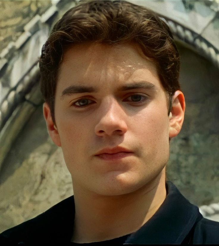 Henry Cavill Young