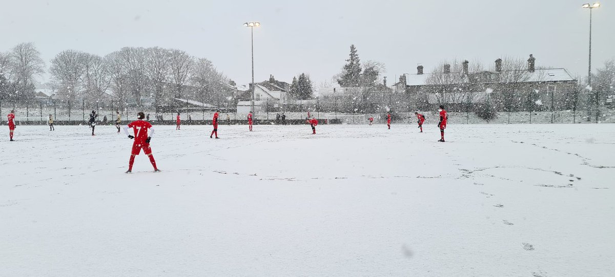 Great photo of our U14s <a href="/jpluk/">jpluuuk</a> game this morning in the #snow ❄️⚽️🔴