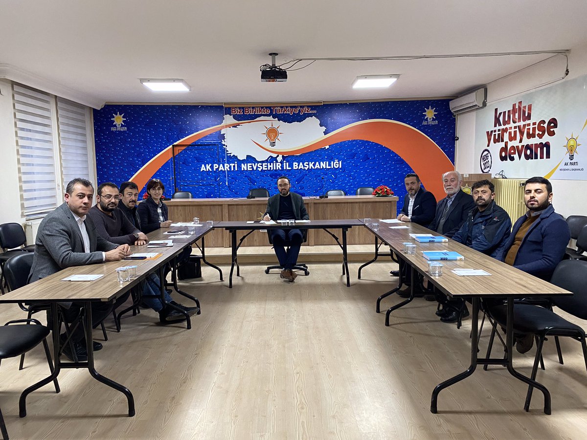 akpartinevsehir's tweet photo. İl Başkanımız Ali Kemikkıran başkanlığında, İlçe Başkanlarımızın katılımlarıyla, aylık olağan İlçe Başkanları toplantımız gerçekleştirildi.
@kemikkiranali https://t.co/supdBafSxy
