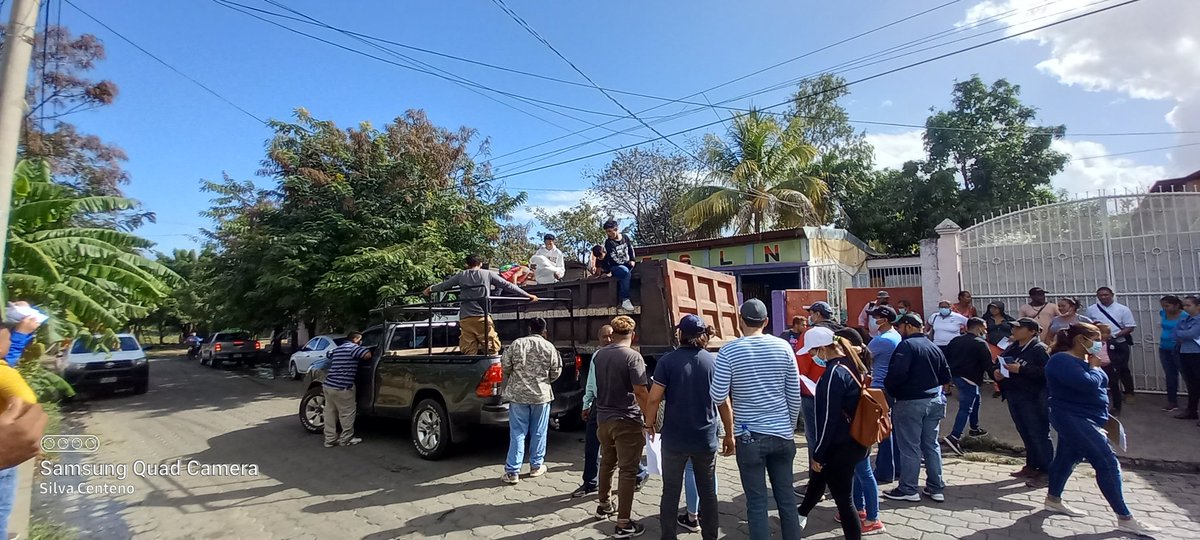 juventudsandi11's tweet photo. Promotores Solidario de la UVE Brenda  Cano Torrez Realizan 
Descargue de Paquetes Alimenticios  ...Restituyendo  Los Derechos  de Los y Las 
Tipitapeñas @EL_TAYACAN_  @guerreradelsur7  @91KarolM  @egslopez07 @Hamineka @88_zuiga https://t.co/BeyKDXmfLc