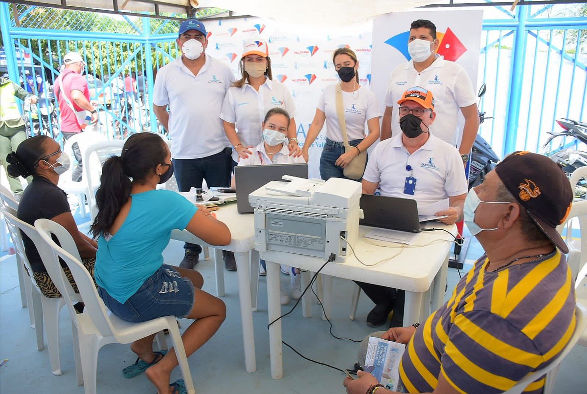 MelloCastroG's tweet photo. #ElAlcaldeVaPorLasComunas Normalización en pago de facturas del servicio de acueducto y alcantarillado a los habitantes de la comuna 3, al igual que descuentos de ley. https://t.co/metz10QYkX
