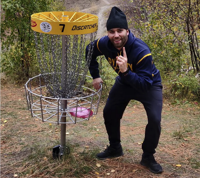 PDGA's tweet photo. 🥌 🥇: No. 1 is right!

Congratulations to Oskar Eriksson, PDGA 189658, on his Olympic gold medal with the Swedish #curling team!

#discgolf #Beijing2022 #Olympics

📸: @Oggelit / IG https://t.co/nqNWErMGJJ