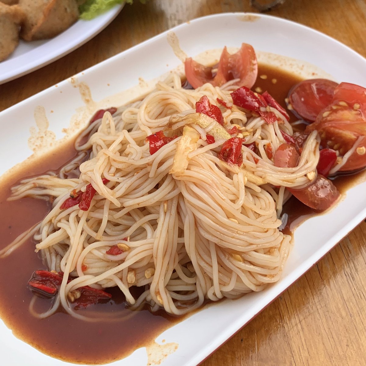 arnathaofficial's tweet photo. มารีวิวมั่ง ร้านส้มตำ 20 ที่ดังๆอะ นี่ไปกินมาแล้ว ไม่ได้ 20 บาททุกอย่างแต่คอนเฟิร์มว่าอร่อยทุกอย่าง ใครชอบเมนูปลาร้า ปลาร้าที่นี่คือคั่กเว่อ นัวมาก รสชาติจัด��้าน เข้มข้นถึงใจแบบไตถูกตัด 555 รสชาติแบบไม่ปราณีใคร เหมาะกับคนชอบกินรสจัด นี่เชียร์เห็ดทอดน้ำปลากับไข่ตุ๋นทะเล เด็ดมากแม่ https://t.co/ICRZZCpDX9