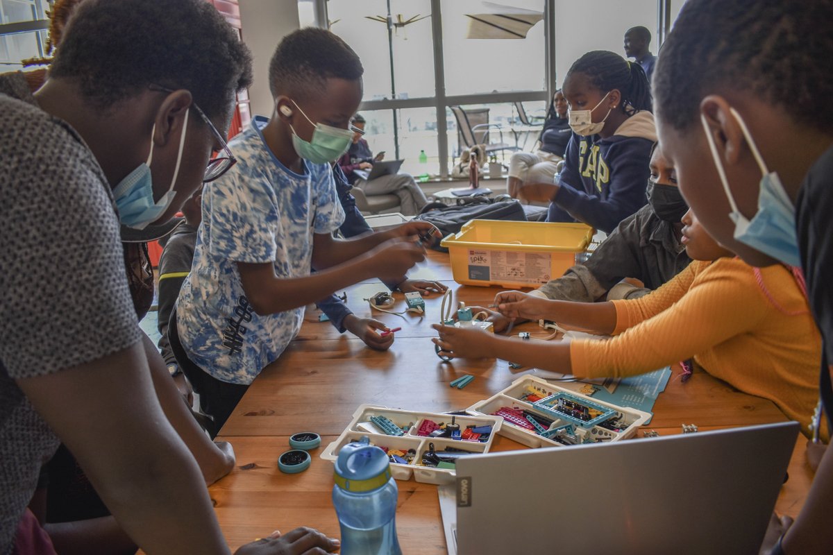 Edutab_Africa's tweet photo. Children play to practice skills, try out possibilities, and discover new challenges. This eventually leads to deeper learning in a joyful way.
@LEGO_Education @ThinkYoungNGO
#Playfulearning #Legospike #coding #learningthroughplay #STEAM #Robotics #STEM https://t.co/70I22jeU0v